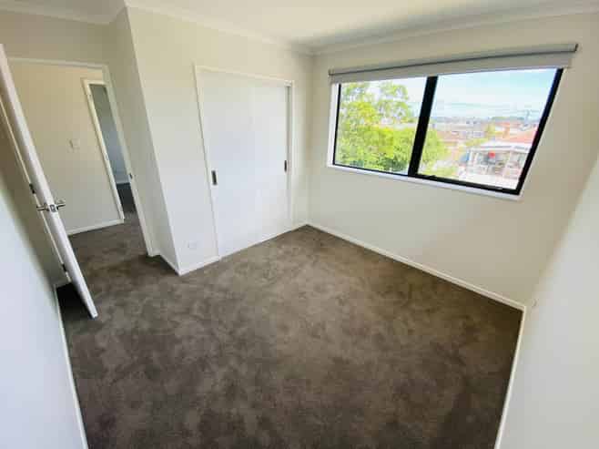 13C Graeme Avenue, Mangere East