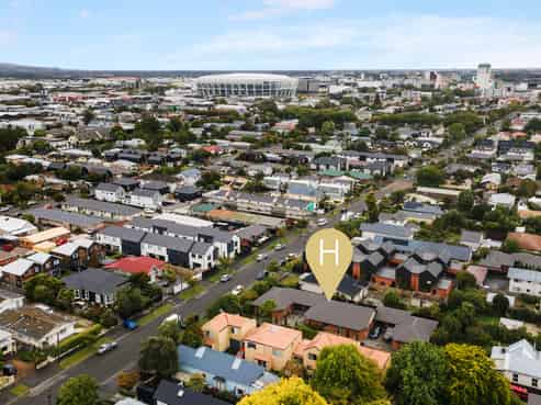 2/395 Armagh Street, Linwood