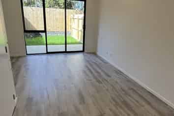 5/241 Don Buck Road, Massey