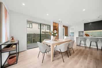 1 Luff Place, Long Bay