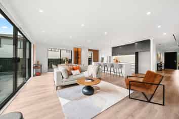 1 Luff Place, Long Bay