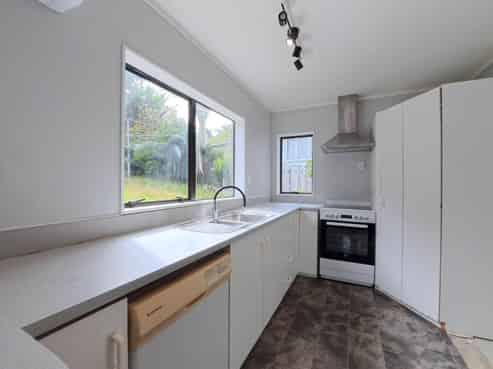 31A Chorley Avenue, Massey