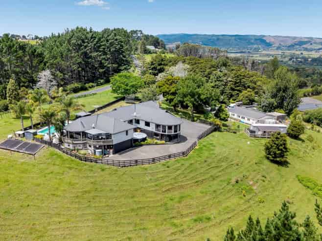 317 & 317A West Road, Brookby