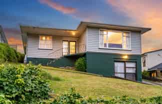 32 Raroa Terrace, Tawa