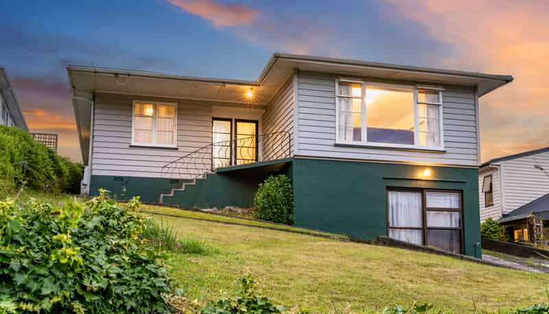 32 Raroa Terrace, Tawa