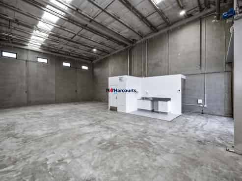 Modern and Functional Industrial Unit For Lease