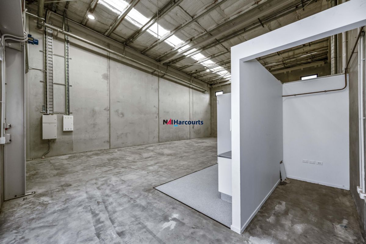 Modern and Functional Industrial Unit For Lease – pohled 6