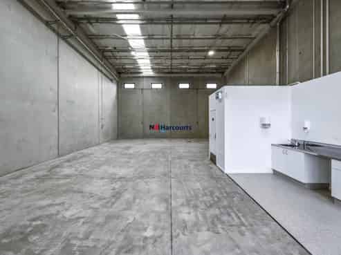 Modern and Functional Industrial Unit For Lease