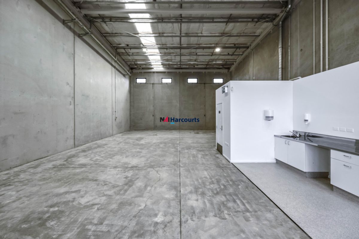 Modern and Functional Industrial Unit For Lease – pohled 5