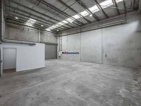Modern and Functional Industrial Unit For Lease