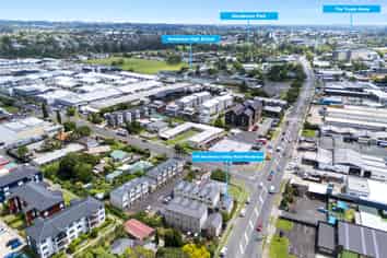 1/49 Henderson Valley Road, Henderson