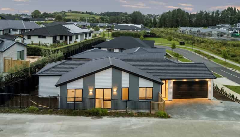 14 Rongoa Maori Way, Pukekohe