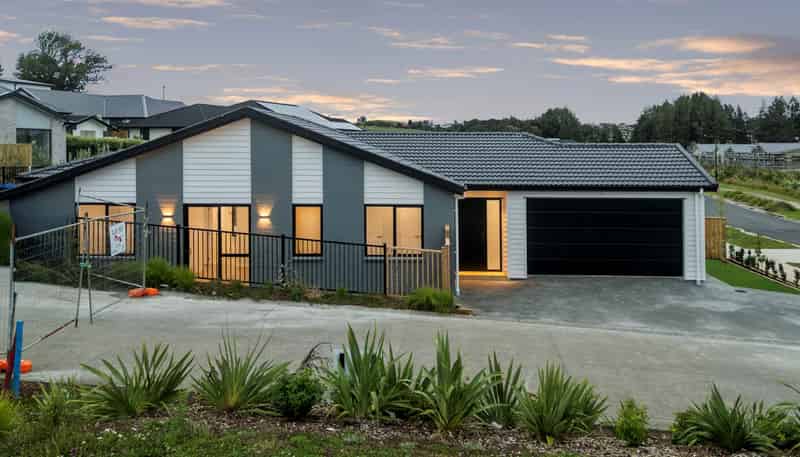 14 Rongoa Maori Way, Pukekohe