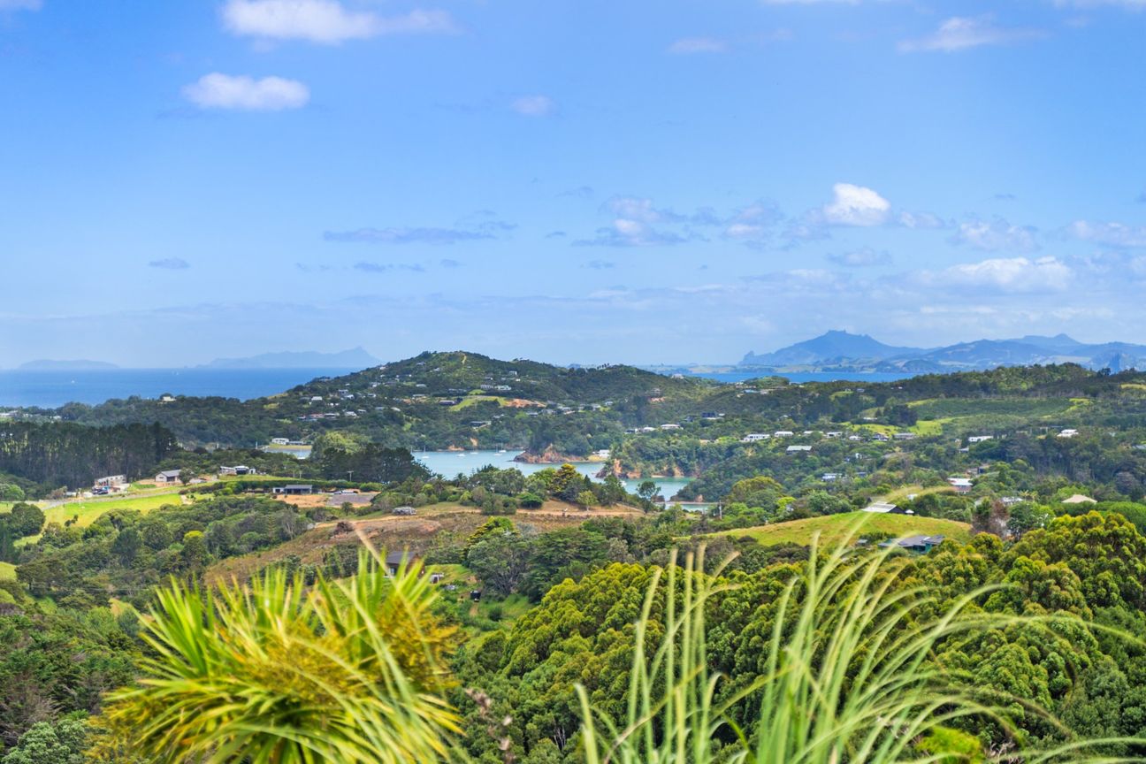 Prime location with potential to add value - Vista 6