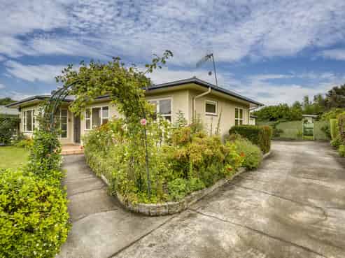 524 Hart Drive, Frimley