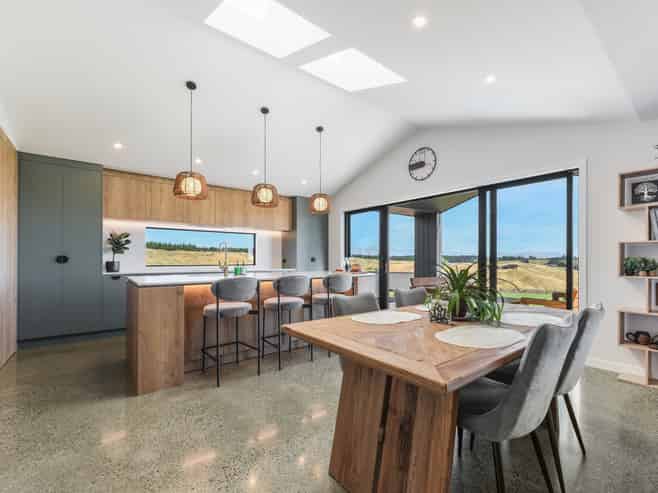 123 Redvale Road, Redwood Valley