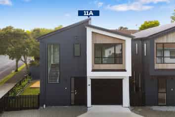 11 Norman Lesser Drive, Saint Johns