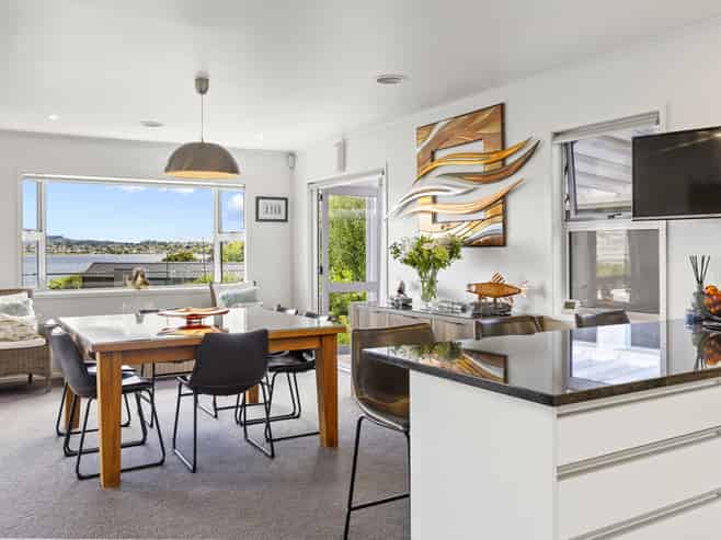 358 Lake Terrace, Two Mile Bay