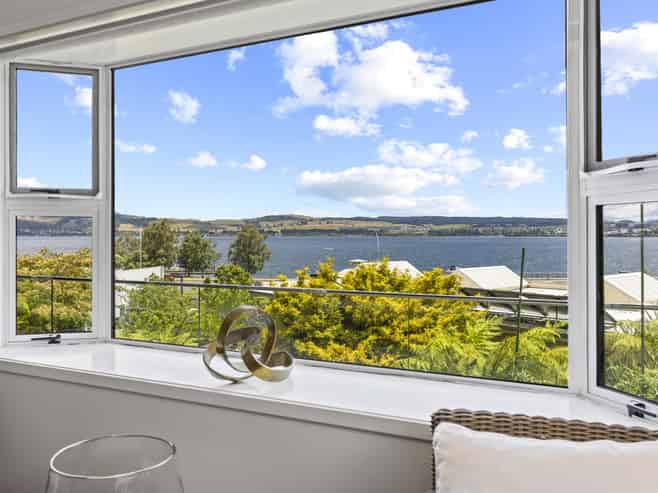 358 Lake Terrace, Two Mile Bay