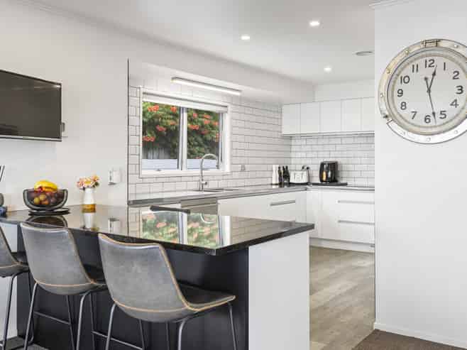 358 Lake Terrace, Two Mile Bay