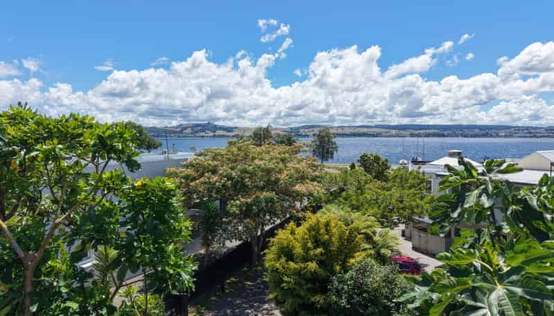 358 Lake Terrace, Two Mile Bay