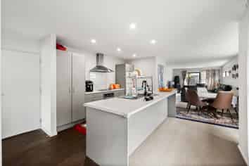 27 Philippe Avenue, Yaldhurst