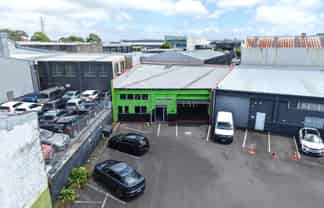 Clean & Accessible Penrose Unit - Available now 