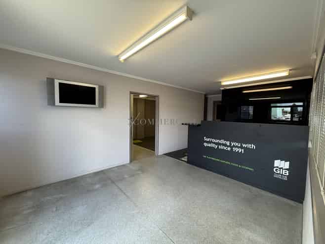 Clean & Accessible Penrose Unit - Available now 