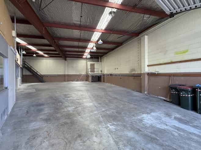 Clean & Accessible Penrose Unit - Available now 