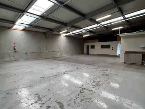 Modern 248sqm Industrial Unit