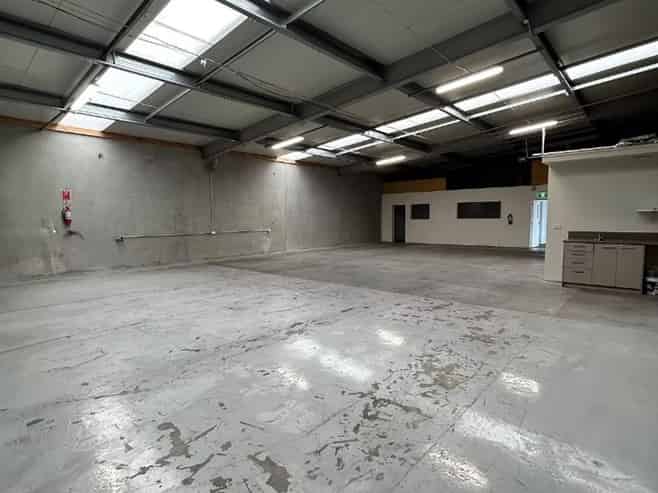 Modern 248sqm Industrial Unit