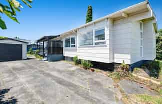 32 Akoranga Drive, Northcote