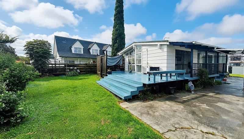 32 Akoranga Drive, Northcote