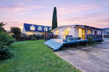 32 Akoranga Drive, Northcote