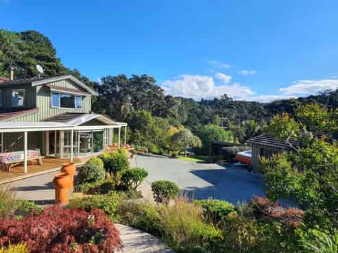 1082 Sandspit Road, Sandspit