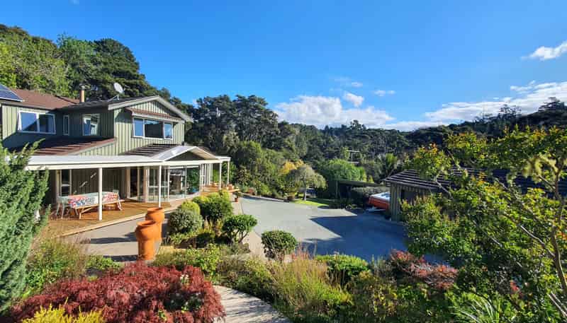 1082 Sandspit Road, Sandspit