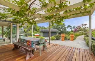 1082 Sandspit Road, Sandspit