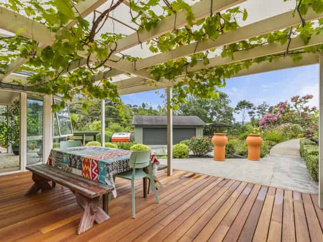 1082 Sandspit Road, Sandspit