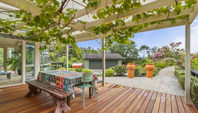 1082 Sandspit Road, Sandspit