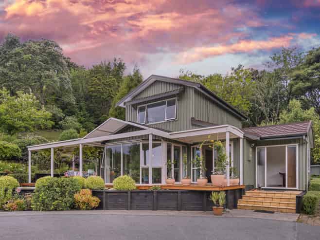 1082 Sandspit Road, Sandspit