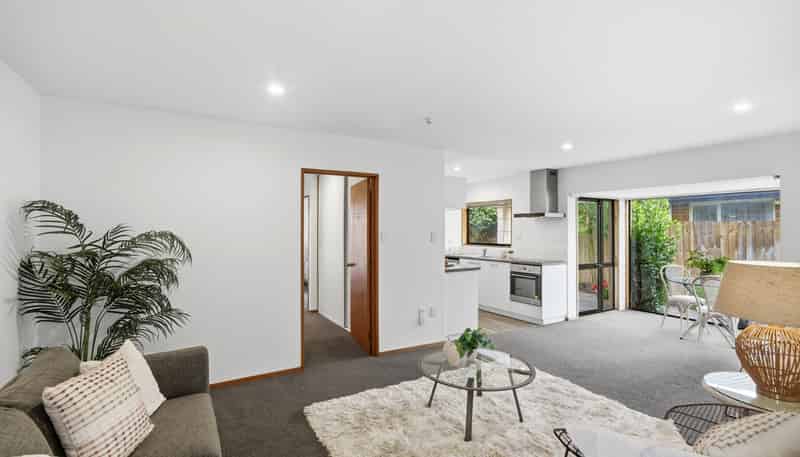 6/4 Broadbent Street, Riccarton