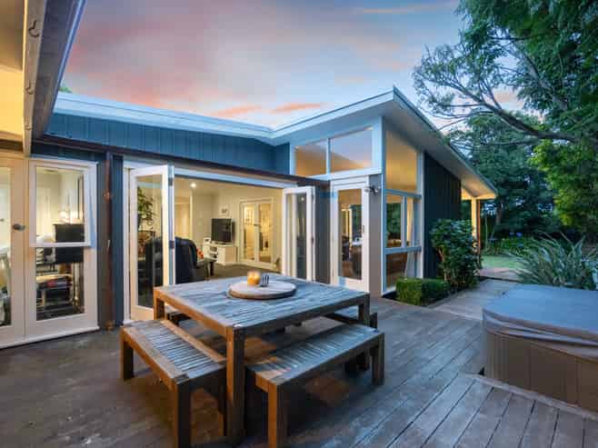 24 Moerangi Street, West End