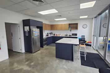 SPECTACULAR STANDALONE INDUSTRIAL
