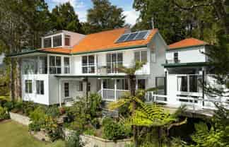 42 Rangiwai Road, Titirangi