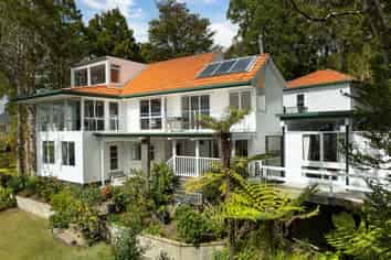 42 Rangiwai Road, Titirangi