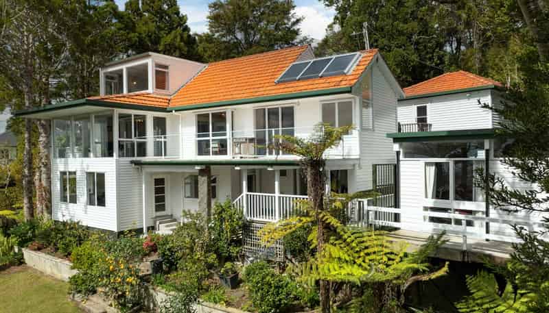 42 Rangiwai Road, Titirangi