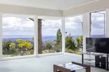 42 Rangiwai Road, Titirangi