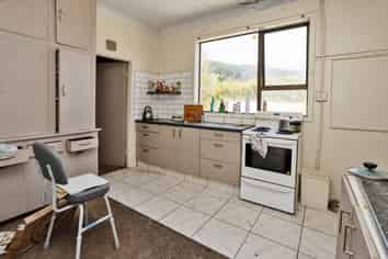 21 Henderson Street, Bluff