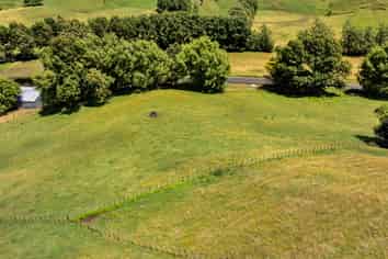 162 Standish Road, Toko