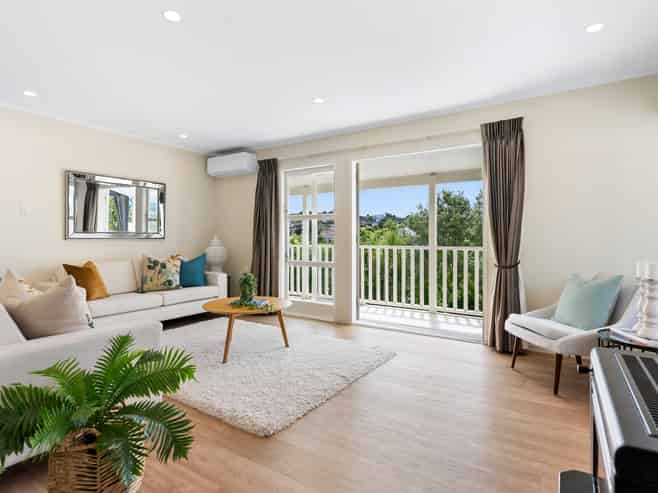 42 Oaktree Avenue, Browns Bay